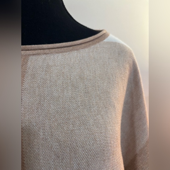 NWT Tahari Women’s two tone tan sweater. Size Extra Large - Picture 6 of 7
